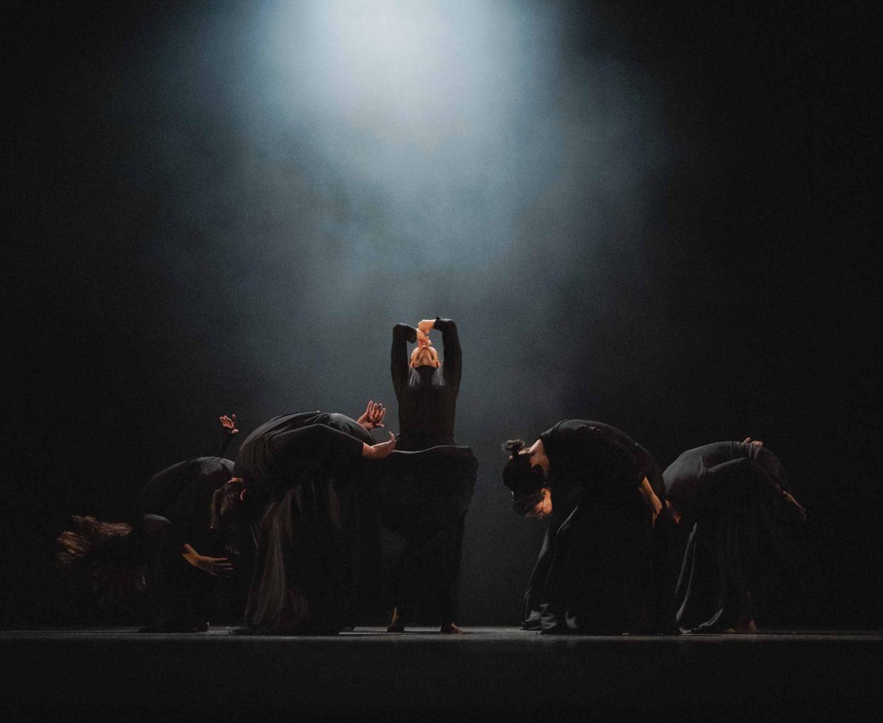 Finalistas Premio Nacional de Danza Guillermo Arriaga, XLI Concurso de Creación Coreográfica Contemporánea INBAL-UAM- Producciones La lágrima (Sonora) y Las Sangres Compañía (Veracruz)
