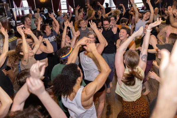 Clase de Dance Church movimiento de alta energía