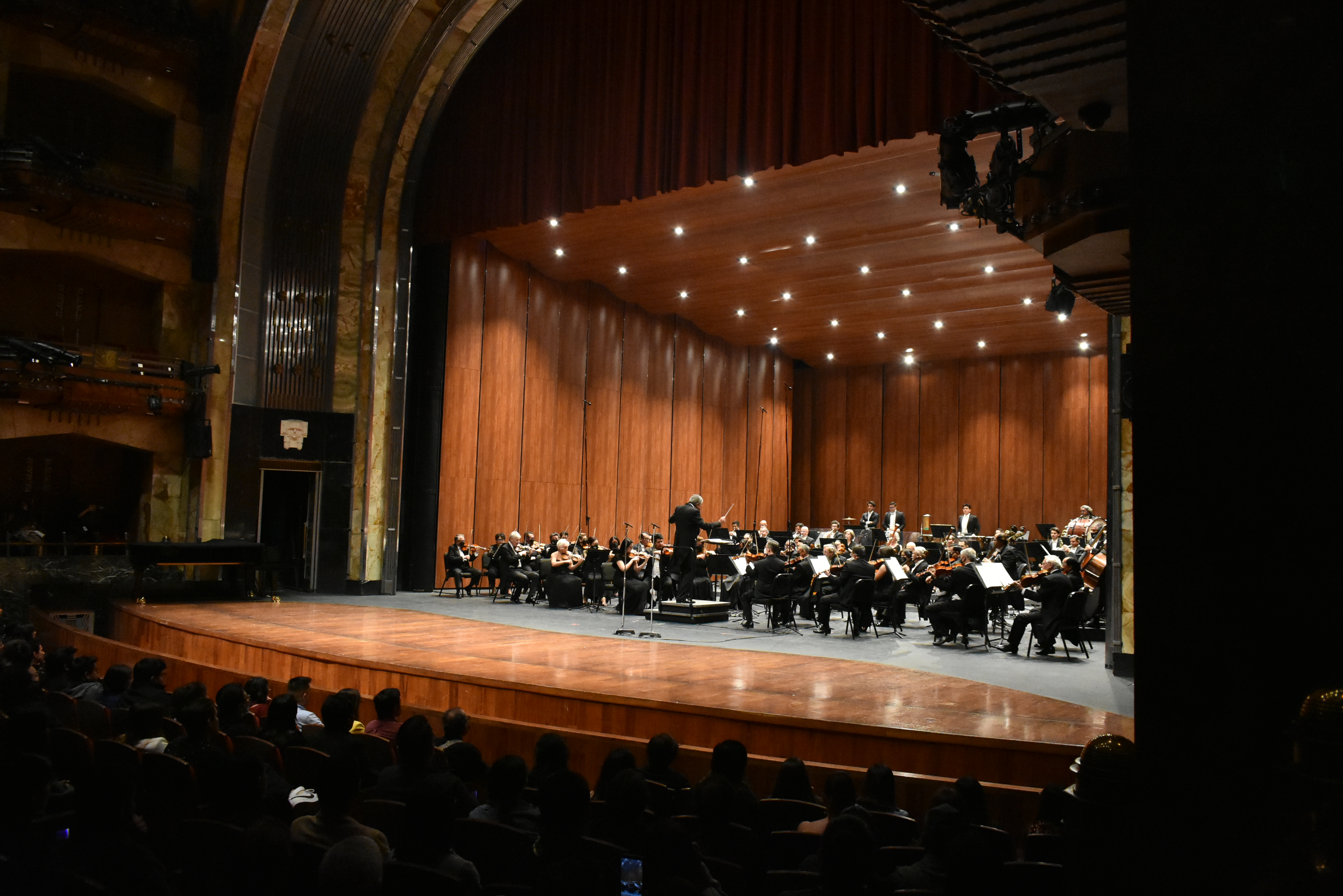 <p><strong>La Orquesta Sinfónica Nacional y la pianista Bárbara Prado logran diálogo musical con obra de Saint-Saëns </strong></p>

