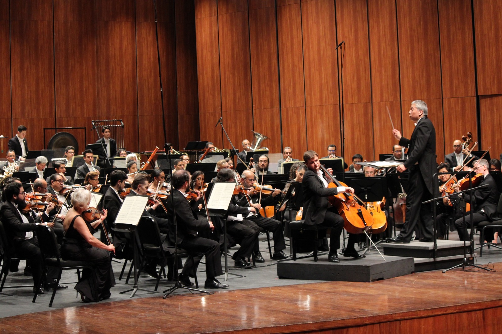 <strong>La Orquesta Sinfónica Nacional inició temporada con obras de Bernal Jiménez, Dvořák y Mussorgsky</strong>