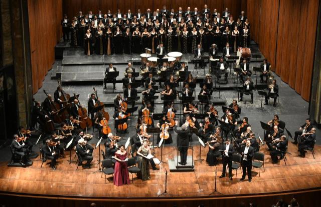 La Orquesta Sinfónica Nacional Hermanó Al Público Con El Himno A La ...