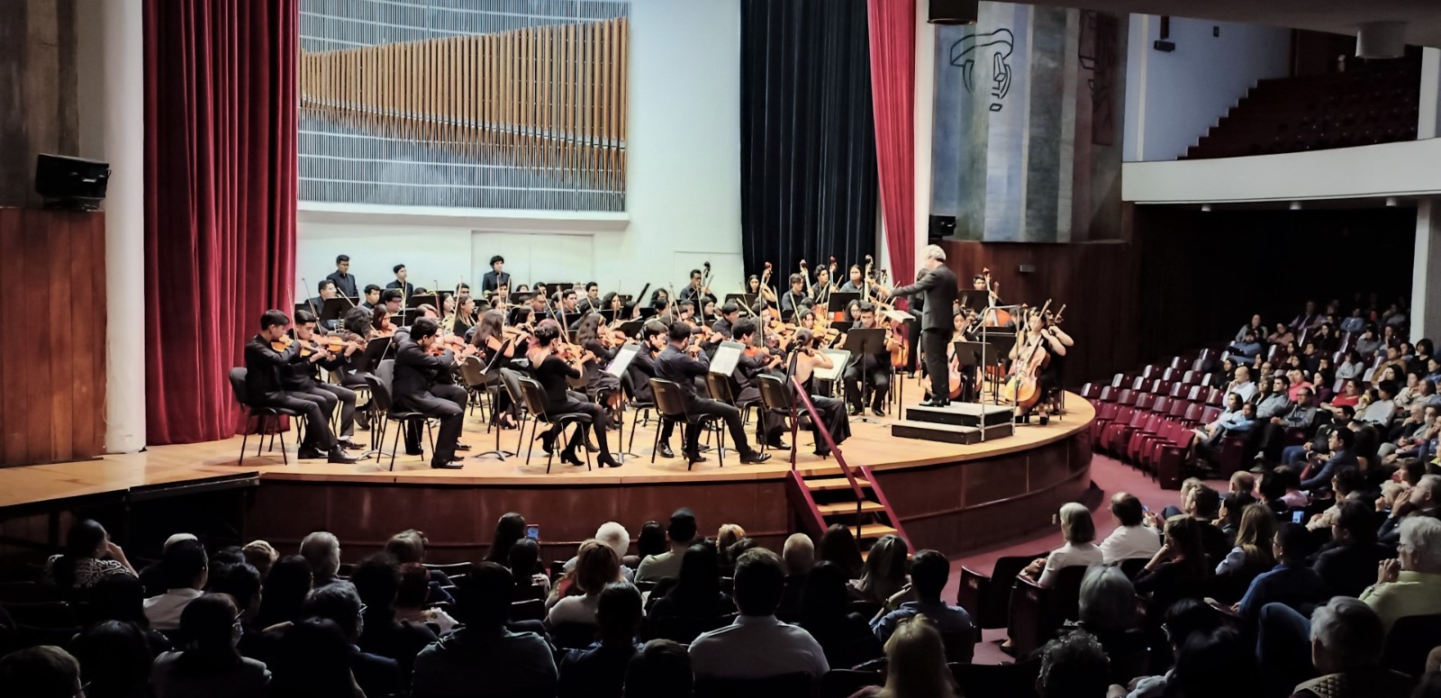 <strong>Reconoce Michaël Cousteau calidad interpretativa de la Orquesta Sinfónica del Conservatorio Nacional de Música</strong>